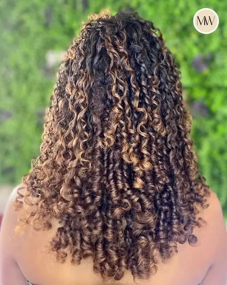 Boucles définies, reflets caramel — Salon MW Coiffure, Saint-Gilles-les-Bains, La Réunion