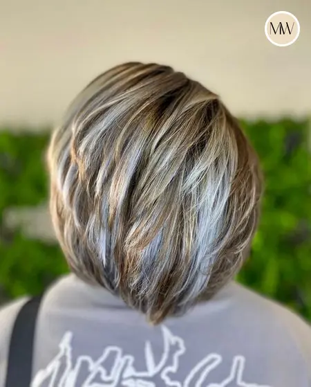 Carré court dégradé, mèches grises — Salon MW Coiffure, Saint-Gilles-les-Bains, La Réunion