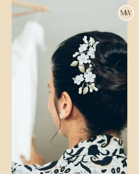 Chignon mariage, accessoire floral — Salon MW Coiffure, Saint-Gilles-les-Bains, La Réunion