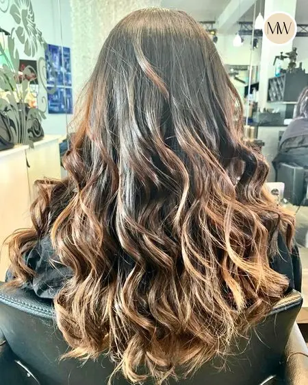 Balayage caramel, longueurs ondulées — Salon MW Coiffure, Saint-Gilles-les-Bains, La Réunion